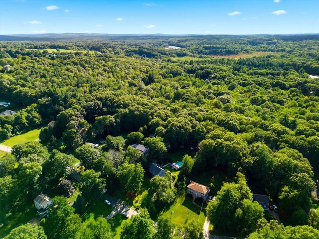 16 Alyssa Drive, Derry, NH 03038