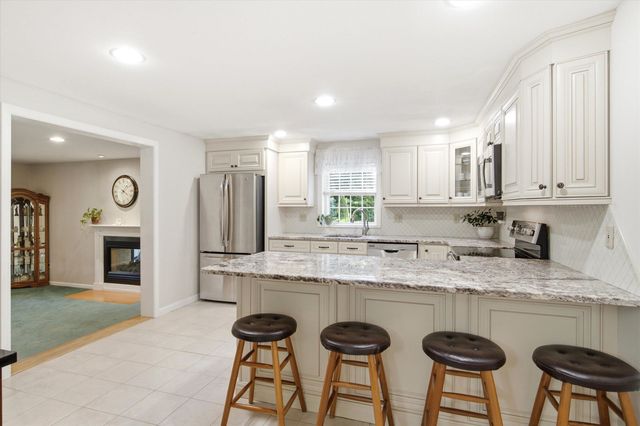 16 Alyssa Drive, Derry, NH 03038