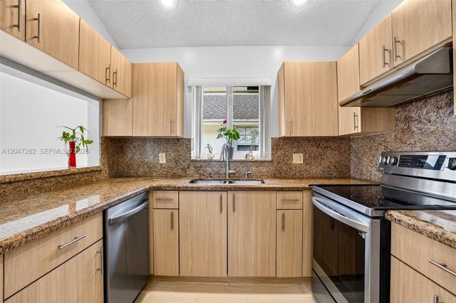 4495 NW 99th Avenue, Sunrise, FL 33351
