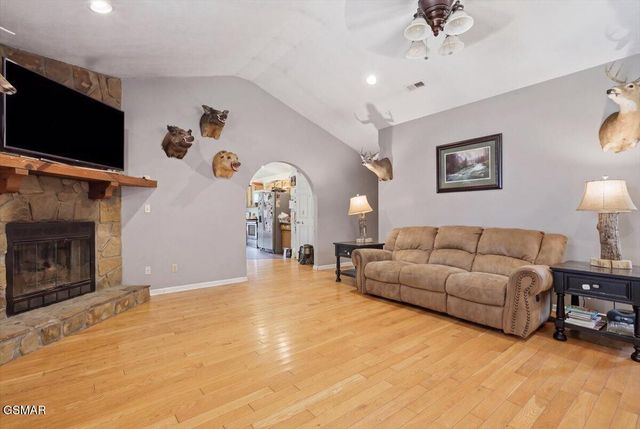 1055 Swannsylvania Road, Dandridge, TN 37725