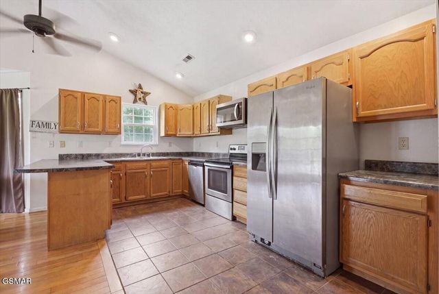 1055 Swannsylvania Road, Dandridge, TN 37725