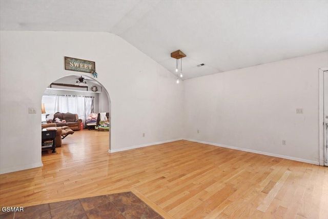 1055 Swannsylvania Road, Dandridge, TN 37725