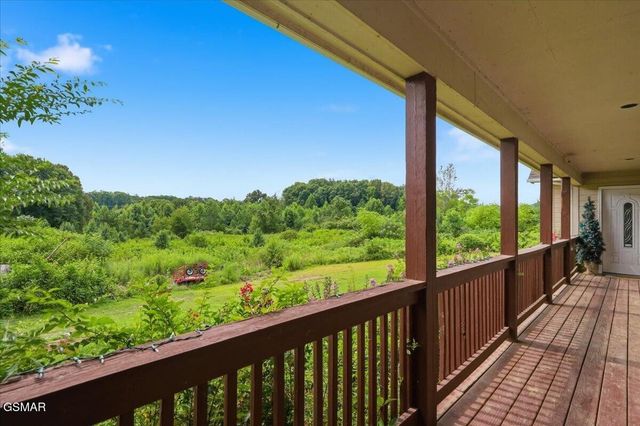 1055 Swannsylvania Road, Dandridge, TN 37725