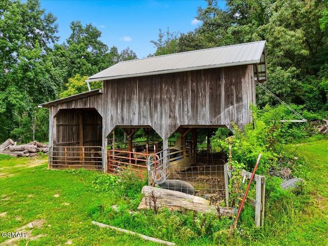 1055 Swannsylvania Road, Dandridge, TN 37725