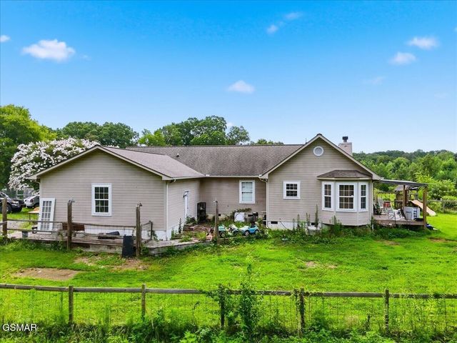 1055 Swannsylvania Road, Dandridge, TN 37725
