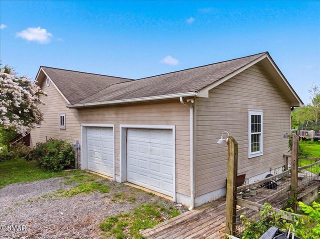 1055 Swannsylvania Road, Dandridge, TN 37725
