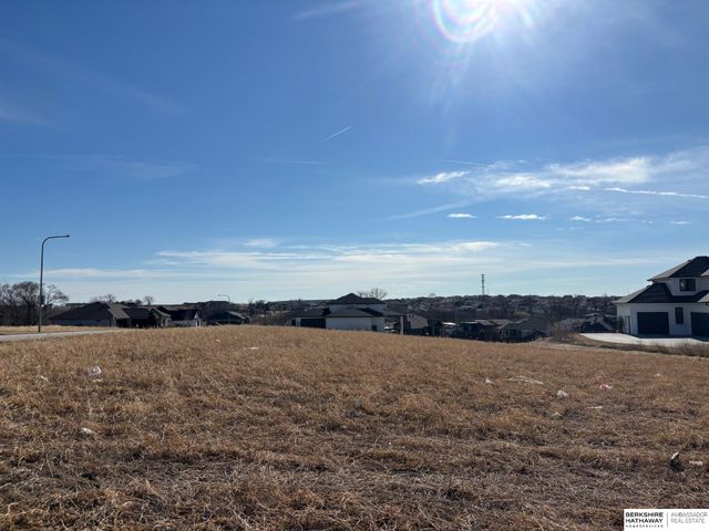 21055 Valley Circle, Elkhorn, NE 68022