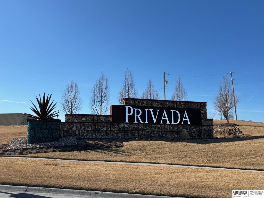 21055 Valley Circle, Elkhorn, NE 68022