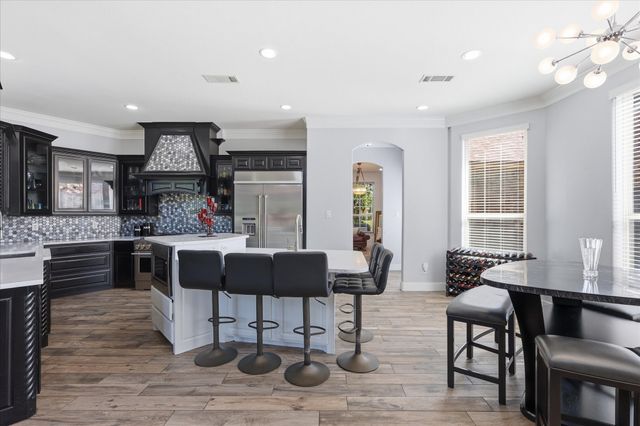 2056 Willow Bend Drive, Oak Leaf, TX 75154