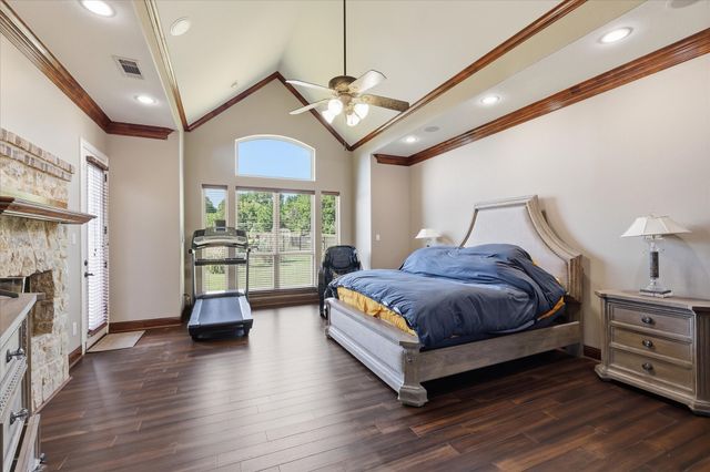 2056 Willow Bend Drive, Oak Leaf, TX 75154