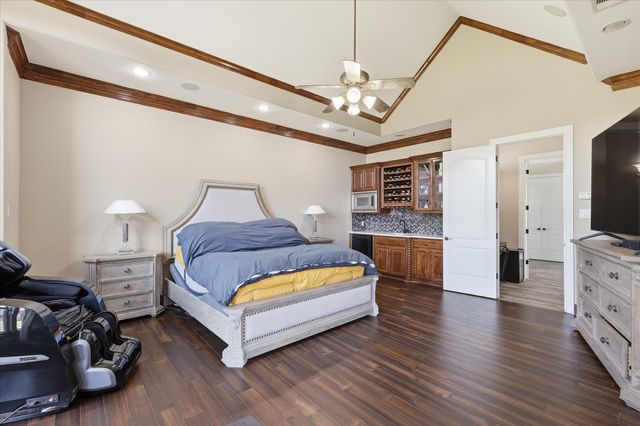 2056 Willow Bend Drive, Oak Leaf, TX 75154