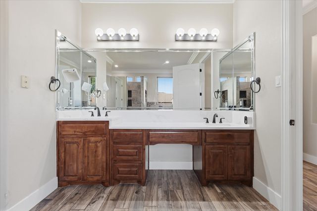 2056 Willow Bend Drive, Oak Leaf, TX 75154
