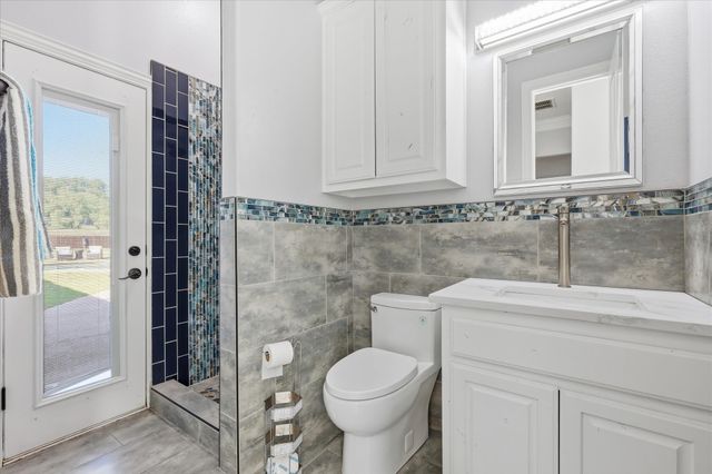2056 Willow Bend Drive, Oak Leaf, TX 75154