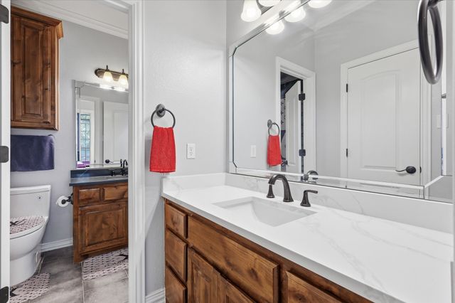 2056 Willow Bend Drive, Oak Leaf, TX 75154