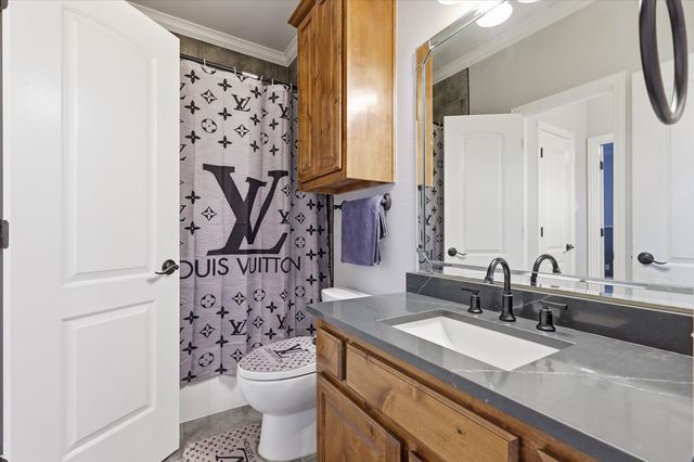 2056 Willow Bend Drive, Oak Leaf, TX 75154