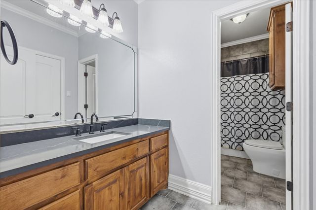 2056 Willow Bend Drive, Oak Leaf, TX 75154