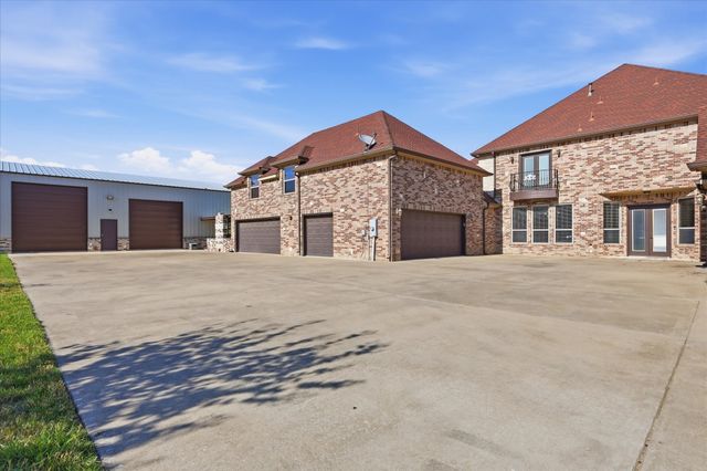 2056 Willow Bend Drive, Oak Leaf, TX 75154