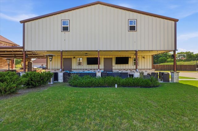 2056 Willow Bend Drive, Oak Leaf, TX 75154