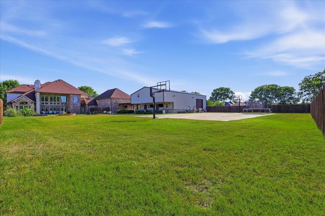 2056 Willow Bend Drive, Oak Leaf, TX 75154