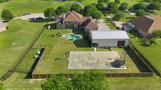 2056 Willow Bend Drive, Oak Leaf, TX 75154
