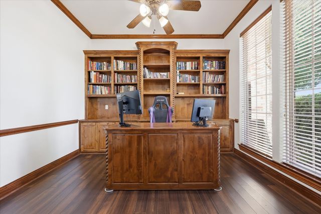 2056 Willow Bend Drive, Oak Leaf, TX 75154