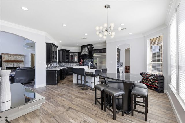 2056 Willow Bend Drive, Oak Leaf, TX 75154