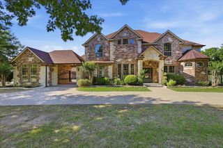 2056 Willow Bend Drive, Oak Leaf, TX 75154