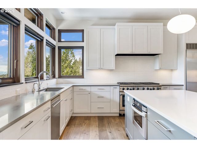 8718 Nw TERRACEVIEW Ct, Portland, OR 97229