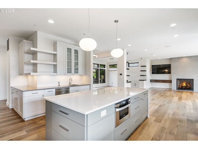 8718 Nw TERRACEVIEW Ct, Portland, OR 97229