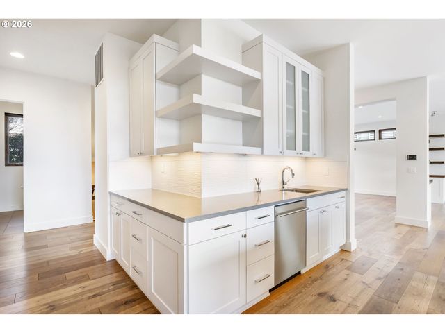 8718 Nw TERRACEVIEW Ct, Portland, OR 97229