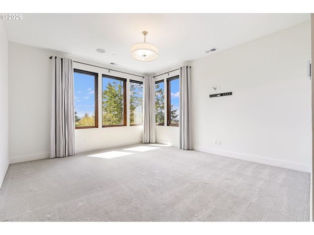 8718 Nw TERRACEVIEW Ct, Portland, OR 97229