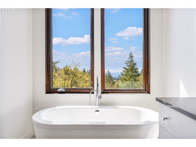 8718 Nw TERRACEVIEW Ct, Portland, OR 97229