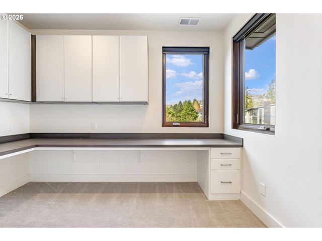 8718 Nw TERRACEVIEW Ct, Portland, OR 97229