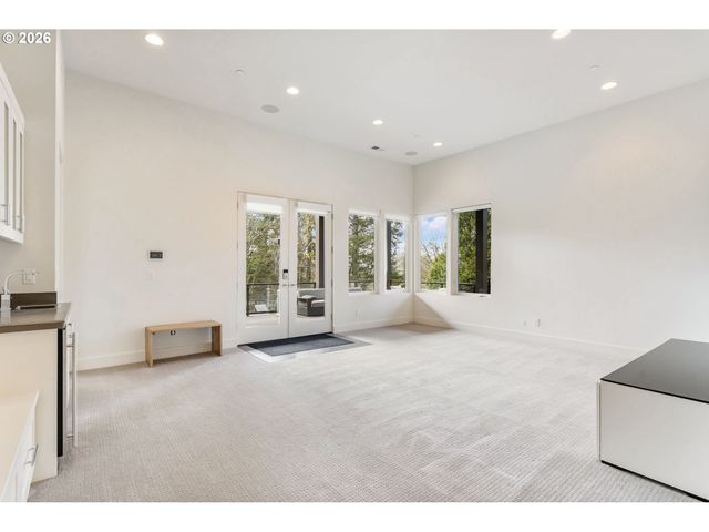 8718 Nw TERRACEVIEW Ct, Portland, OR 97229