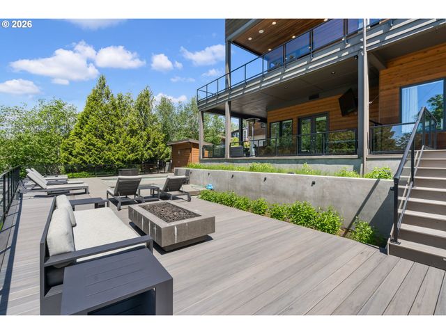 8718 Nw TERRACEVIEW Ct, Portland, OR 97229