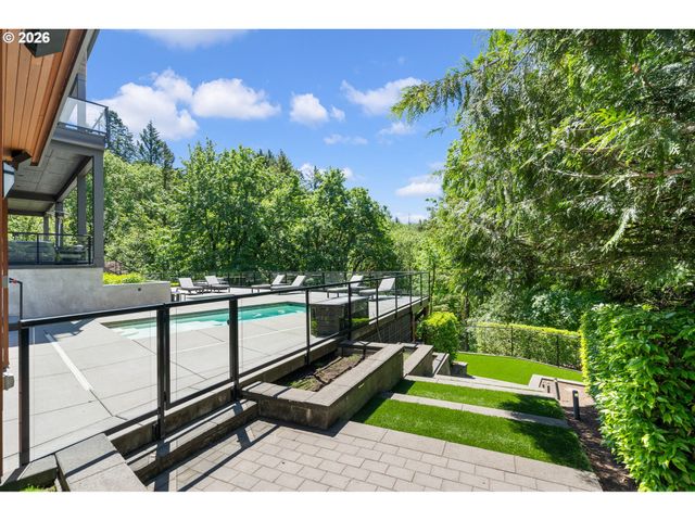 8718 Nw TERRACEVIEW Ct, Portland, OR 97229