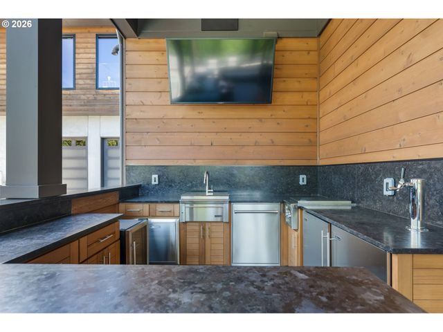 8718 Nw TERRACEVIEW Ct, Portland, OR 97229
