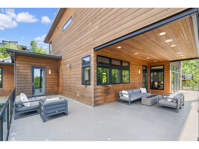 8718 Nw TERRACEVIEW Ct, Portland, OR 97229