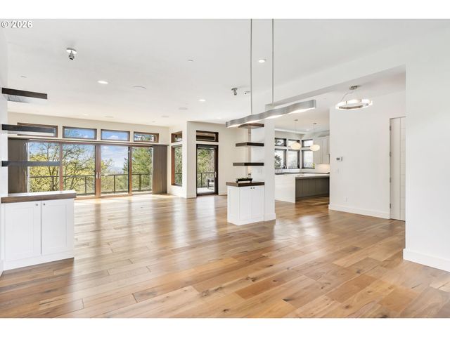 8718 Nw TERRACEVIEW Ct, Portland, OR 97229