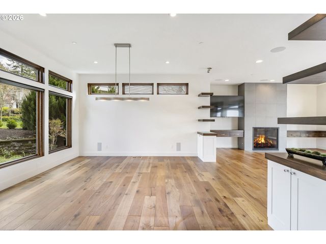 8718 Nw TERRACEVIEW Ct, Portland, OR 97229