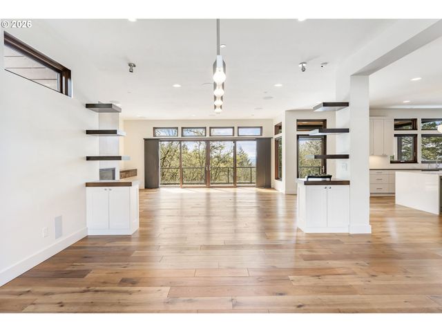 8718 Nw TERRACEVIEW Ct, Portland, OR 97229