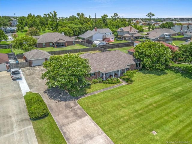 1818 Deepwoods Drive, Lake Charles, LA 70605