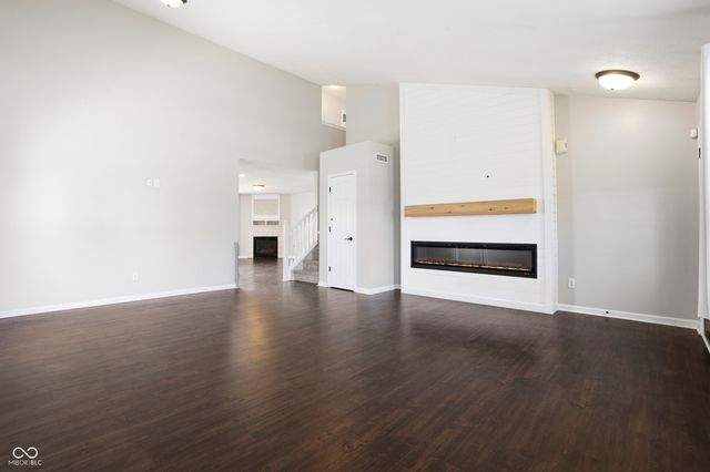 8716 N Springview Drive, Mccordsville, IN 46055