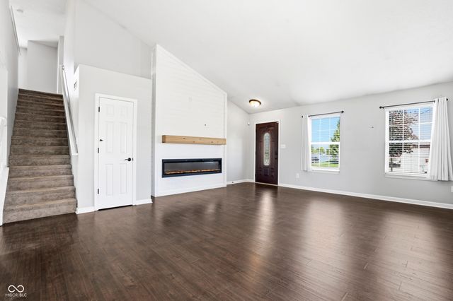 8716 N Springview Drive, Mccordsville, IN 46055
