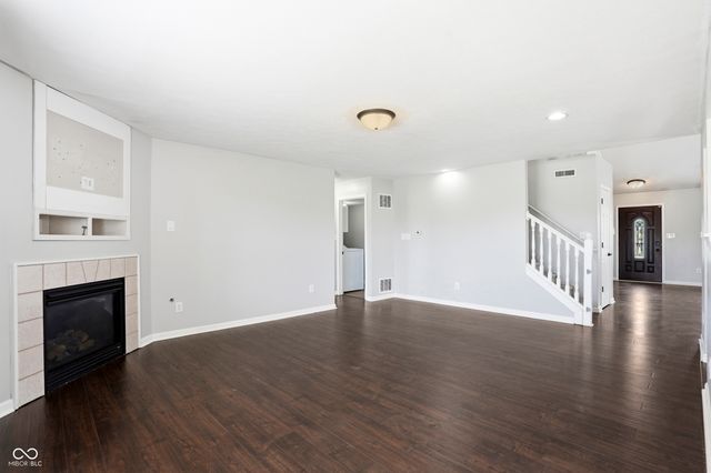 8716 N Springview Drive, Mccordsville, IN 46055