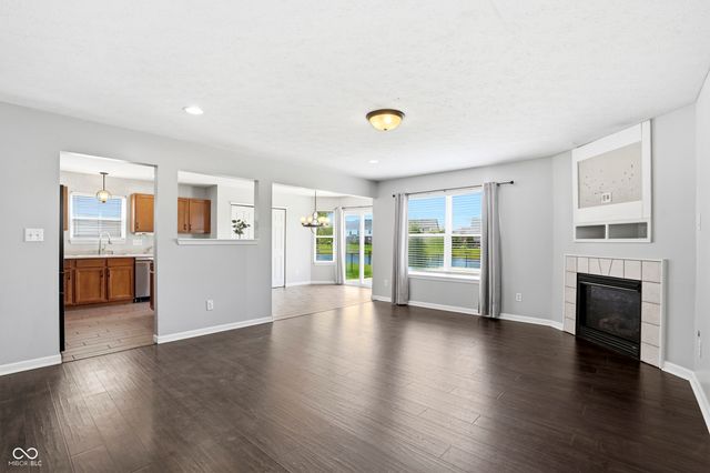 8716 N Springview Drive, Mccordsville, IN 46055