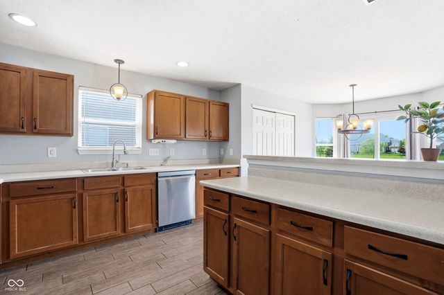 8716 N Springview Drive, Mccordsville, IN 46055