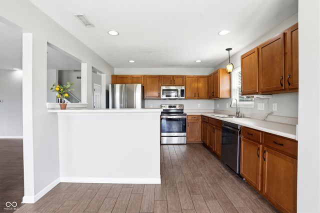 8716 N Springview Drive, Mccordsville, IN 46055