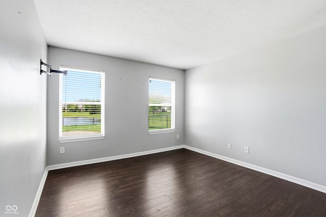 8716 N Springview Drive, Mccordsville, IN 46055