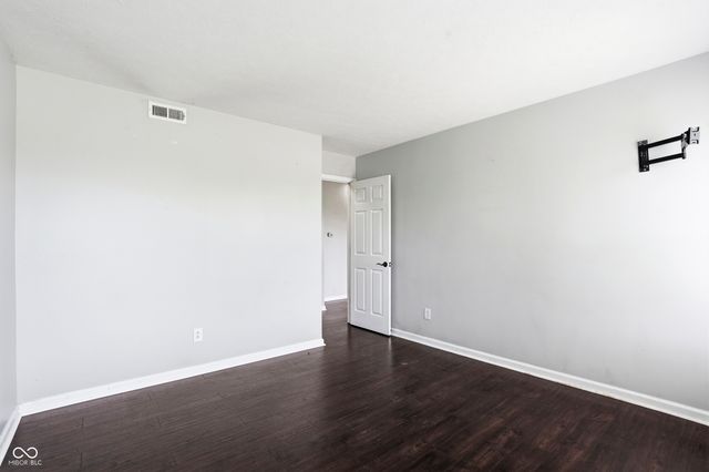 8716 N Springview Drive, Mccordsville, IN 46055